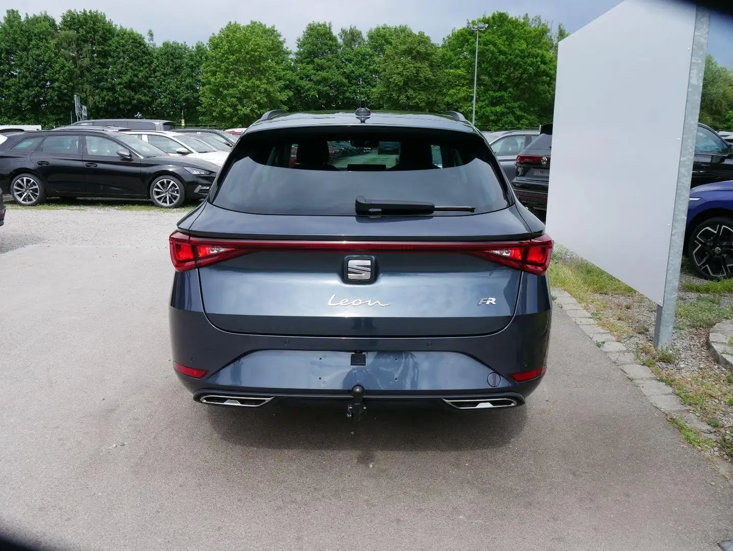 SEAT Leon Sportstourer FR 2.0 TDI DSG Kombi DSG*ACC*AHK-S... Grau - 2