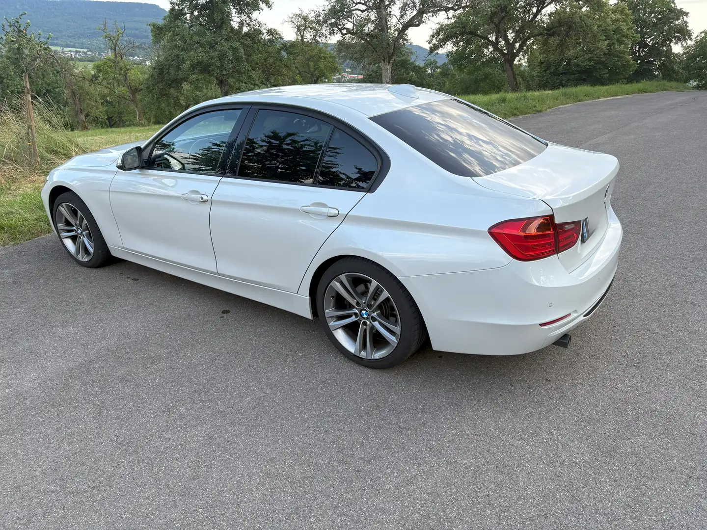 BMW 320 320d, Sport Line, HUD, EAHK, MEMORY, TÜV neu Weiß - 2