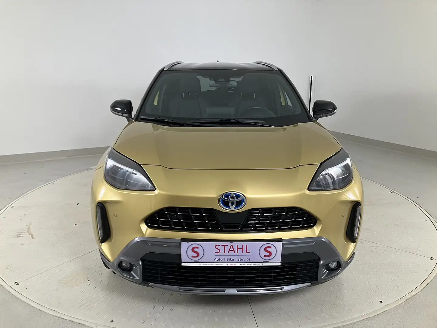 Toyota Yaris Cross 1,5 VVT-i Hybrid AWD Premiere Aut. Gelb - 2