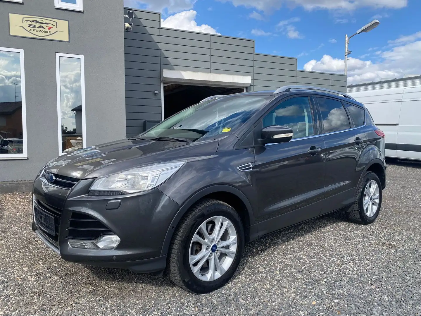 Ford Kuga Titanium*2.HD*TüvNeu*AHK*Klimaaut.*SHZ* Grau - 2