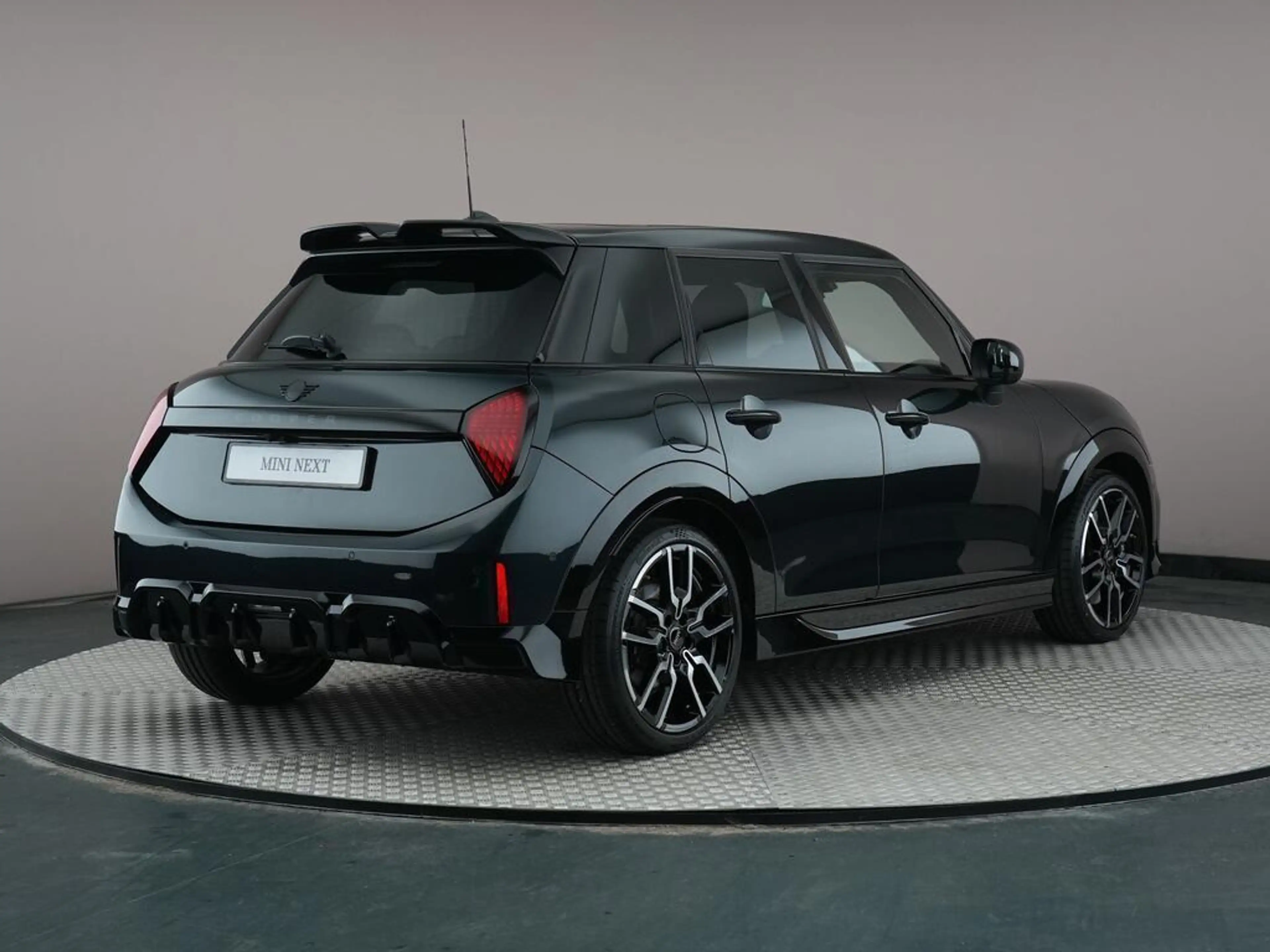 MINI Cooper C 5-Deurs | Pakket M + John Cooper Works Uitvoering — photo 2