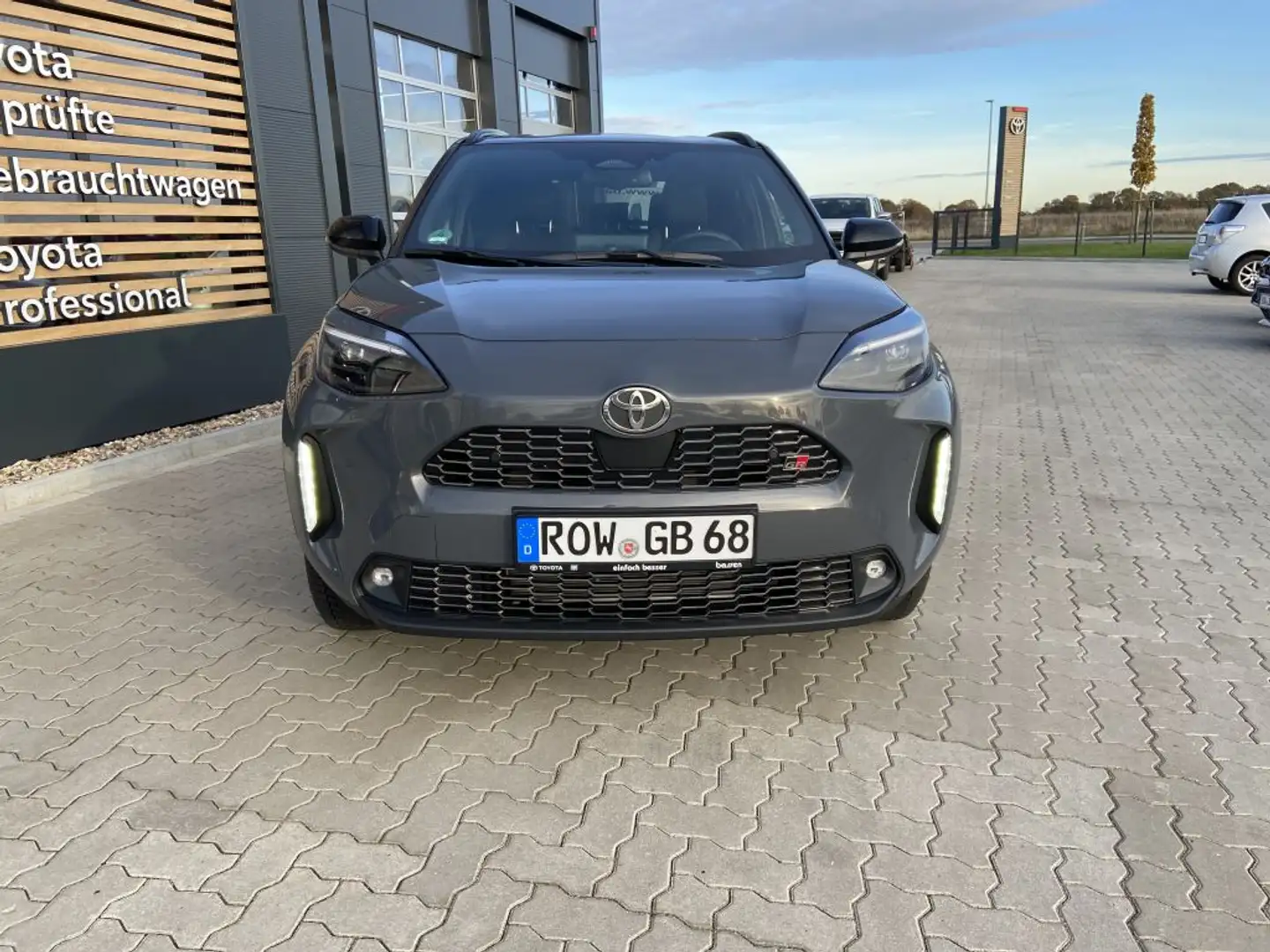 Toyota Yaris Cross Hybrid 130 1.5 VVT-i GR Sport Gris - 2