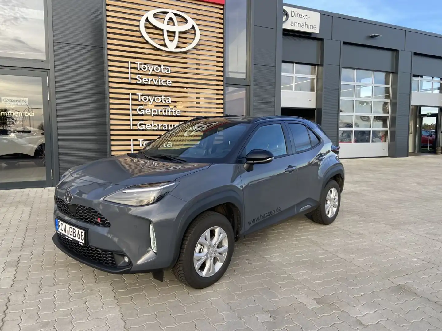 Toyota Yaris Cross Hybrid 130 1.5 VVT-i GR Sport Gris - 1