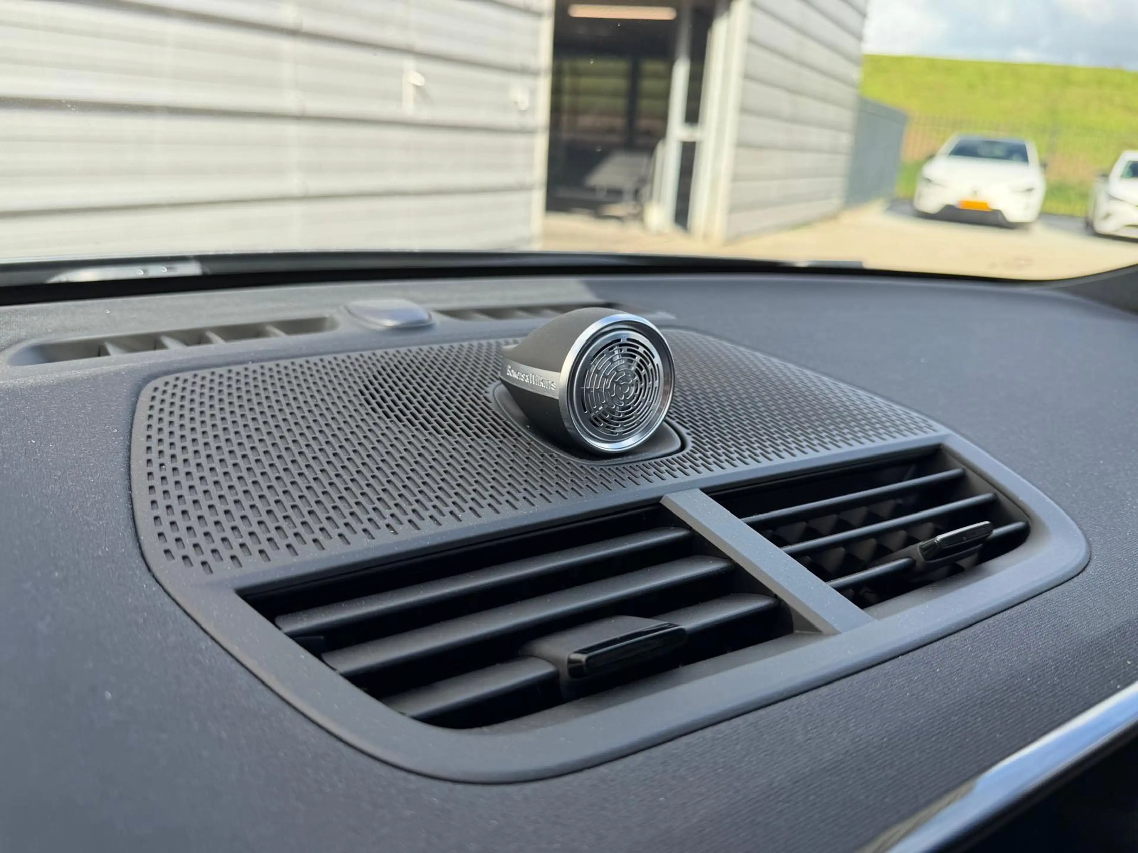 Polestar 2 41PK Long Range Dual Motor Prime 8kWh | B&W Audio — photo 4