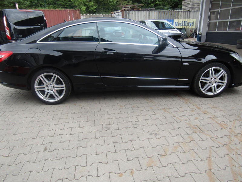 Mercedes-Benz E 350 E Coupe E 350 CDI Avantgarde AMG Line — photo 4