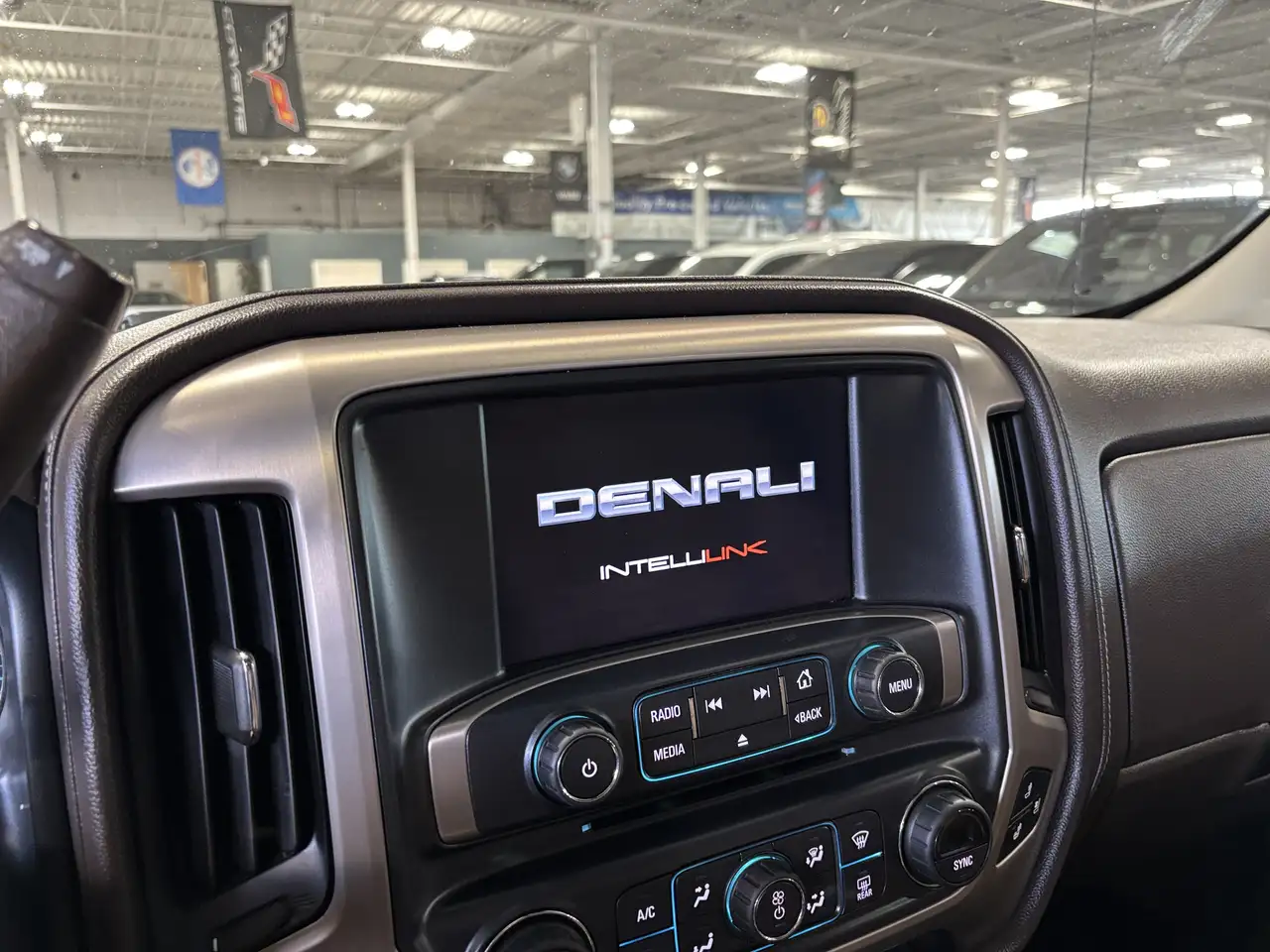 GMC Sierra 1500 снимка GMC Sierra 1500