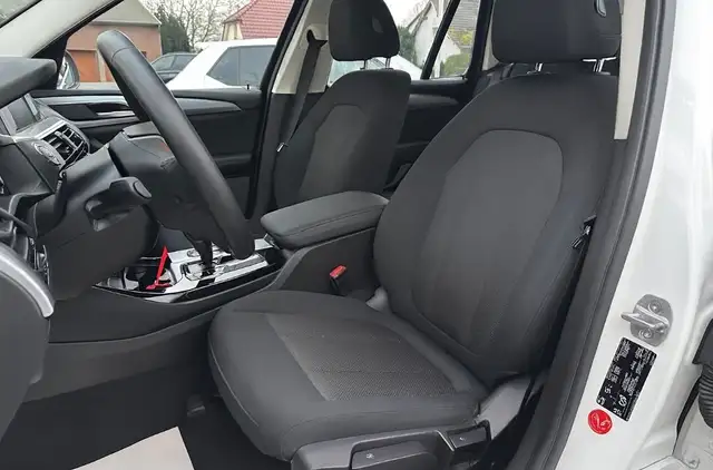 BMW X3 view 9