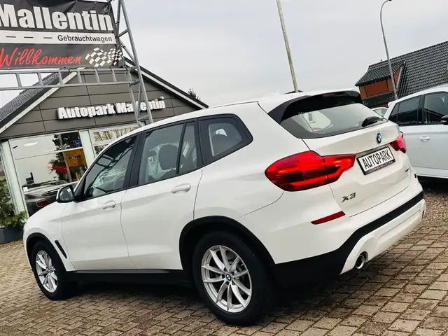 BMW X3 view 5