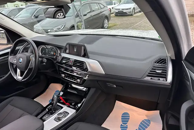BMW X3 view 12