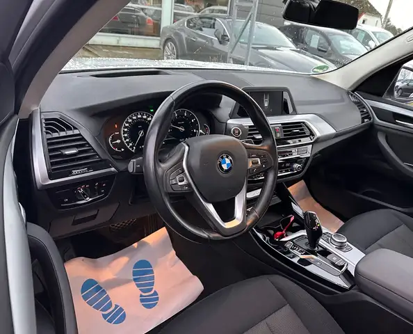 BMW X3 view 11
