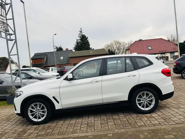 BMW X3 view 4