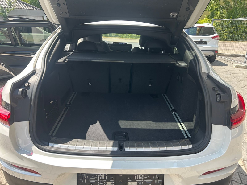 BMW X4 xDrive 20 i xLine Headup Pano kamera Ahk H&K — photo 15
