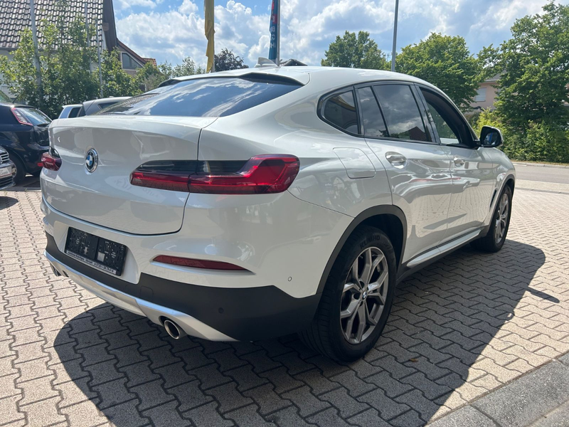 BMW X4 xDrive 20 i xLine Headup Pano kamera Ahk H&K — photo 7