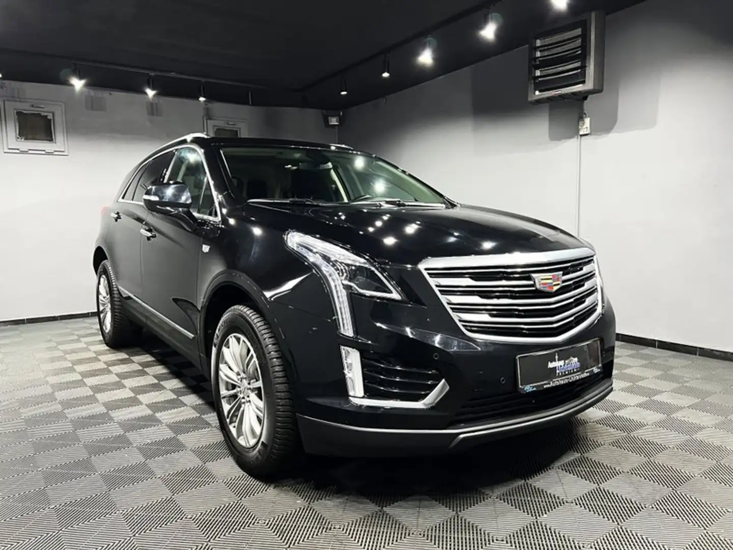 Cadillac XT5 3.6 V6 Luxury AWD|AUTOM|LEDER|PANO|LED|NAVI Schwarz - 2