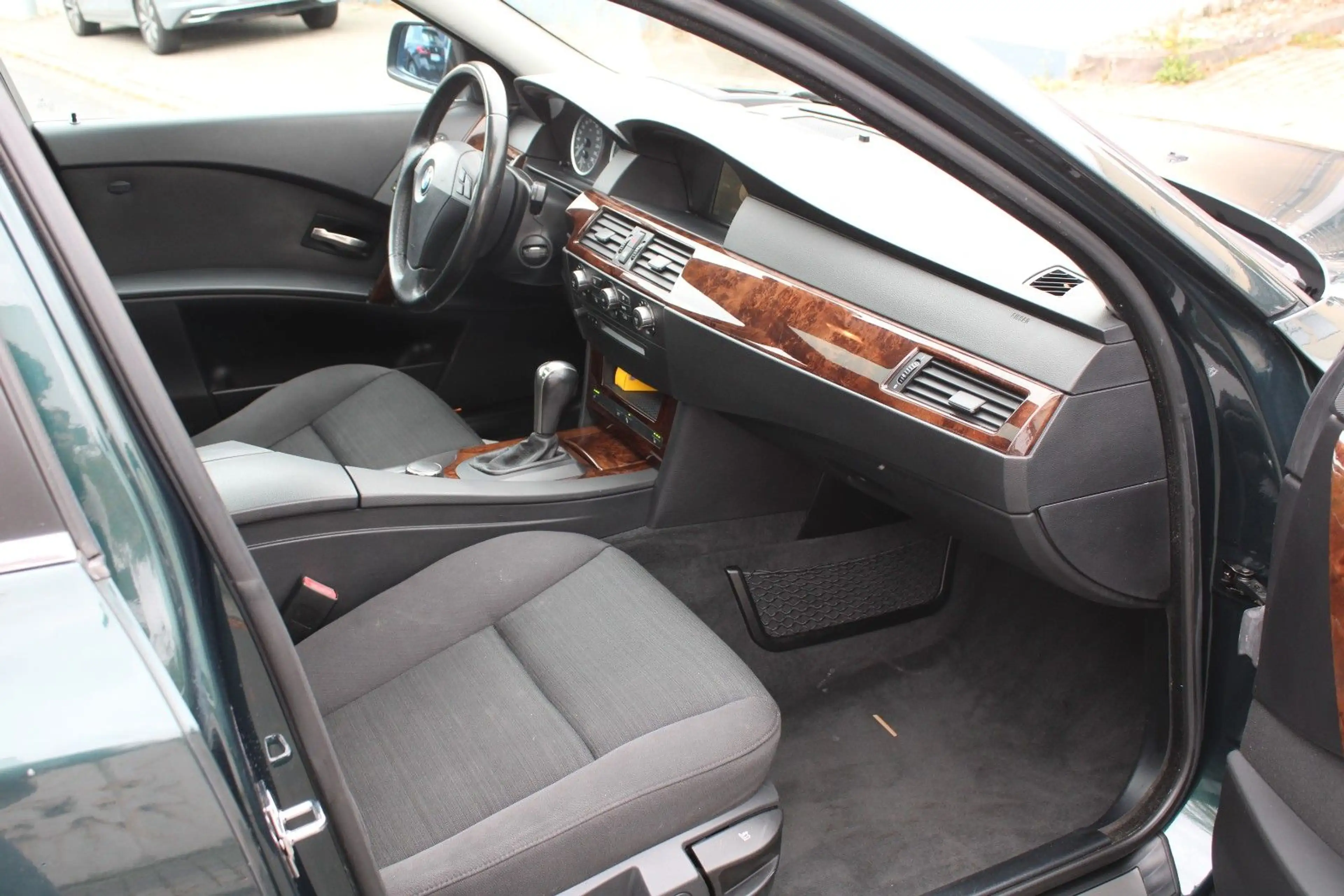 BMW 523 i Limo Head-up Schiebedach Liebhaberfahrzeug — photo 27