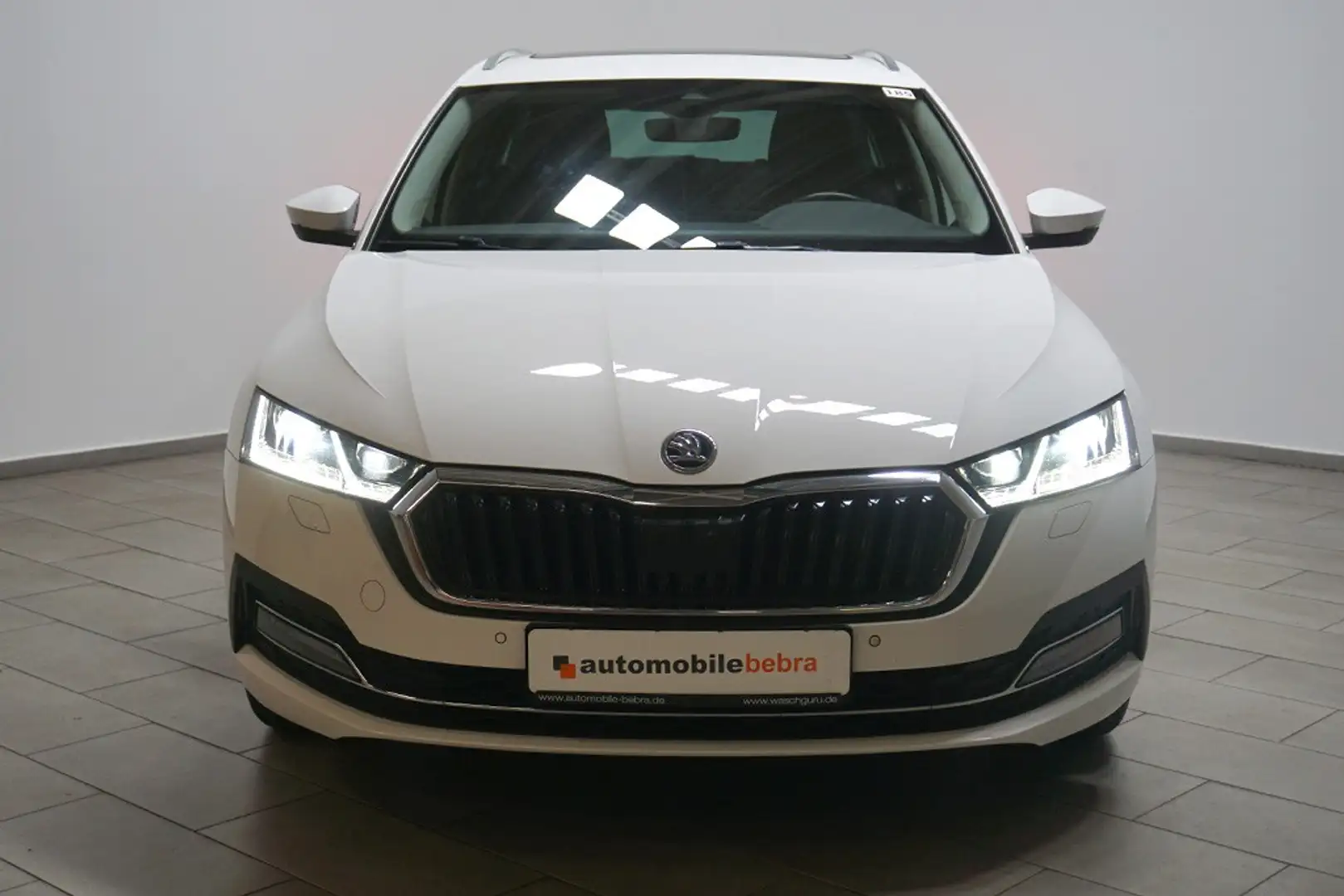 Skoda Octavia 2.0TDI DSG Style Virtual AHK Pano Weiß - 2