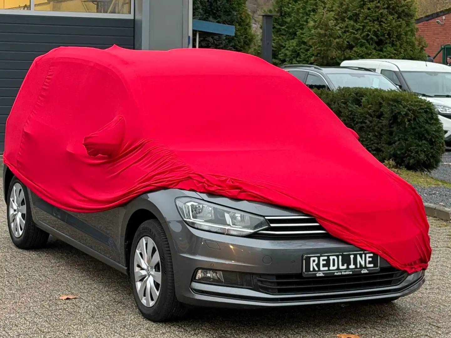 Volkswagen Touran /// 7 Sitze /// 1 Hand /// Neuwertig Grau - 1