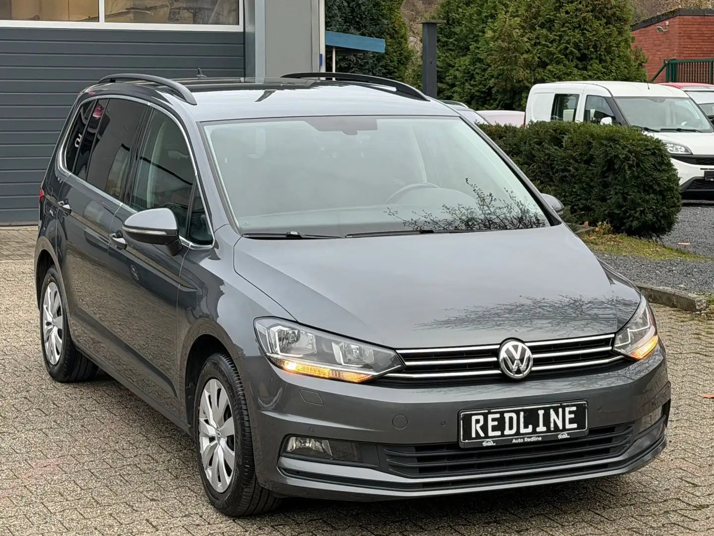 Volkswagen Touran /// 7 Sitze /// 1 Hand /// Neuwertig Gris - 2