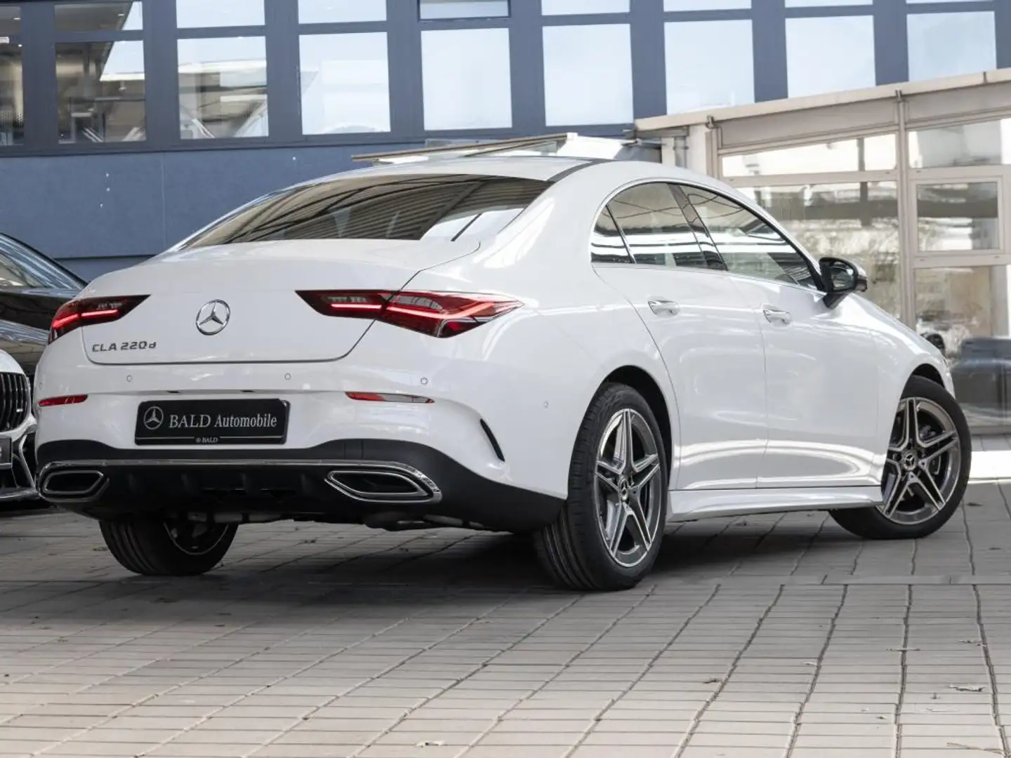 Mercedes-Benz CLA 220 d AMG-Advanced+/ILS/Pano/AHK/360/Totw/18 Weiß - 2