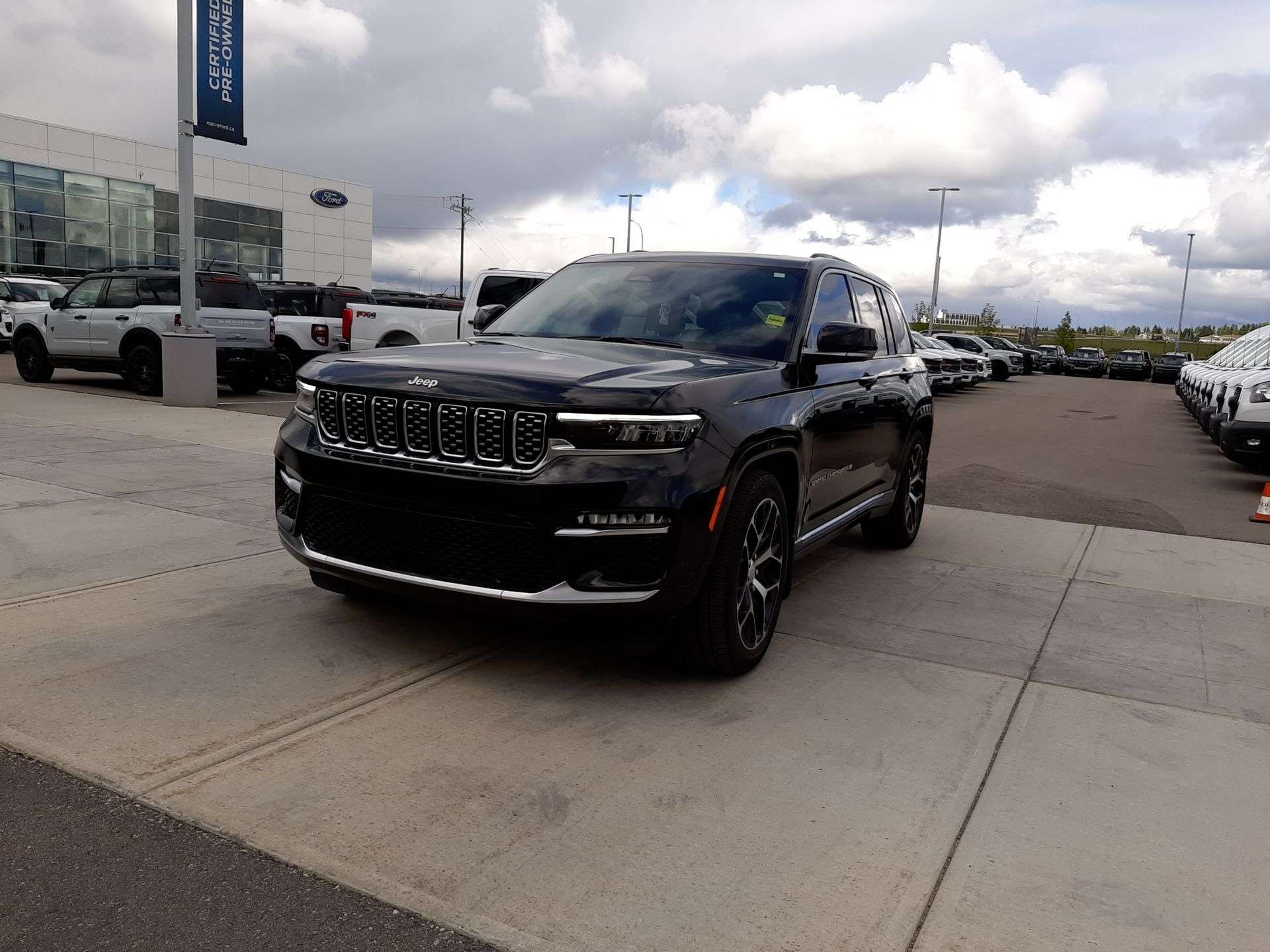 Black 2024 Jeep Grand Cherokee SUV / Crossover Four-Wheel Drive 8-Speed Automatic