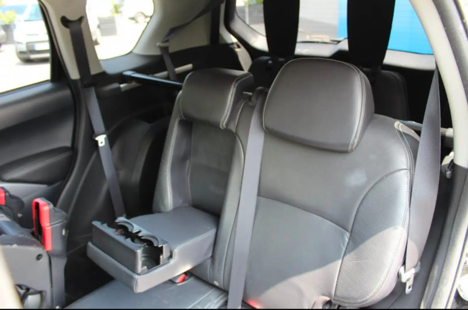 Peugeot 4007 HDI FAP 7-Sitzer Platinum Negru - 2