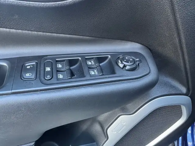 Jeep Renegade view 15