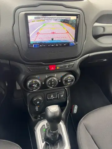 Jeep Renegade view 3