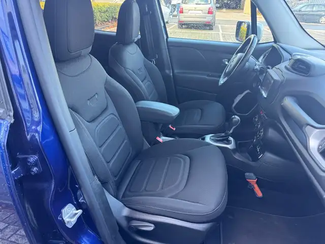 Jeep Renegade view 9
