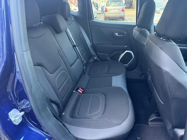 Jeep Renegade view 12