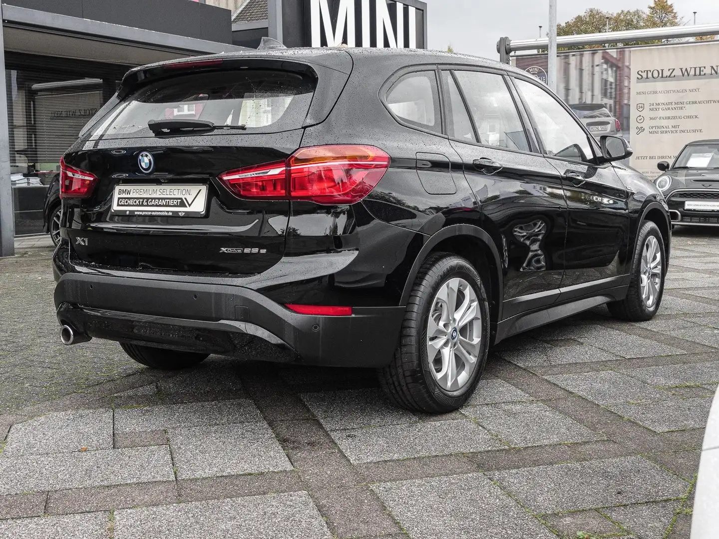 BMW X1 xDrive25e Kamera ACC ParkAss Navi DAB KlimaA aut.H Noir - 2
