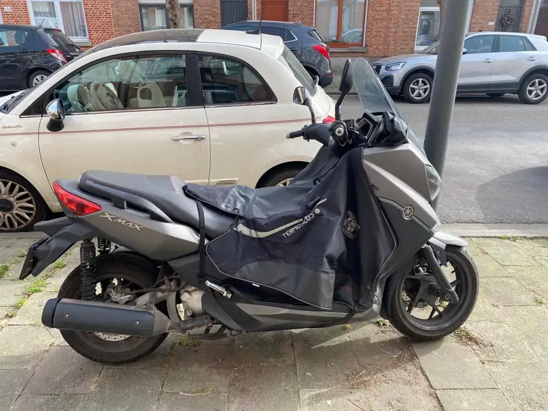 Yamaha X-Max 250