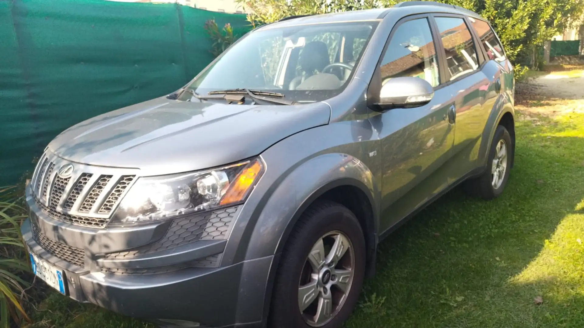 Mahindra XUV500 XUV 500 2.2 16v W8 - 1