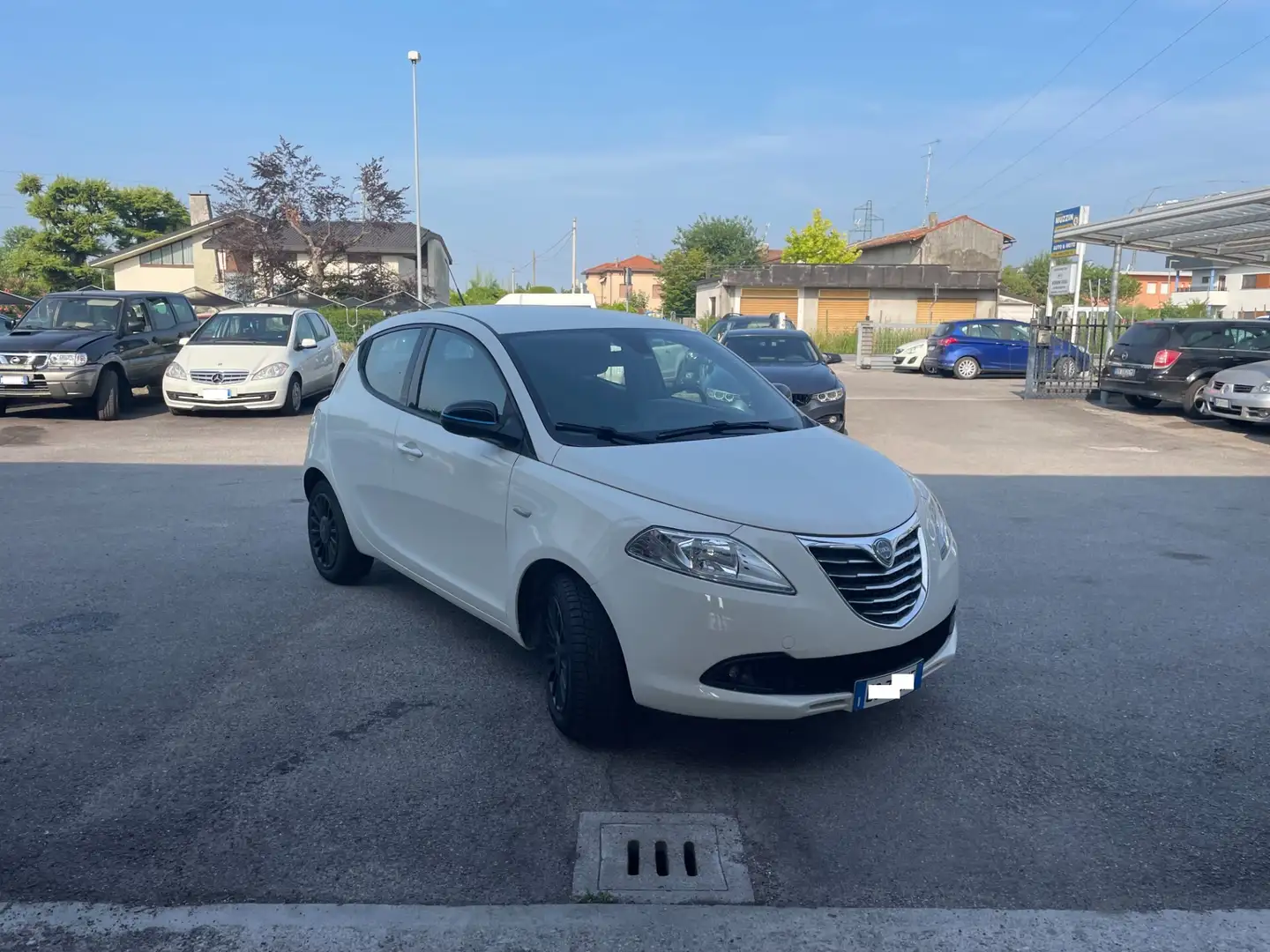 Lancia Ypsilon 1.2 69 CV 5 porte GPL Ecochic Elefantino Blanco - 1