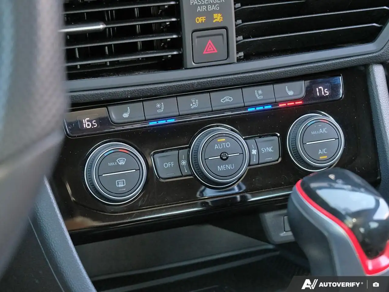 Volkswagen Jetta снимка Volkswagen Jetta