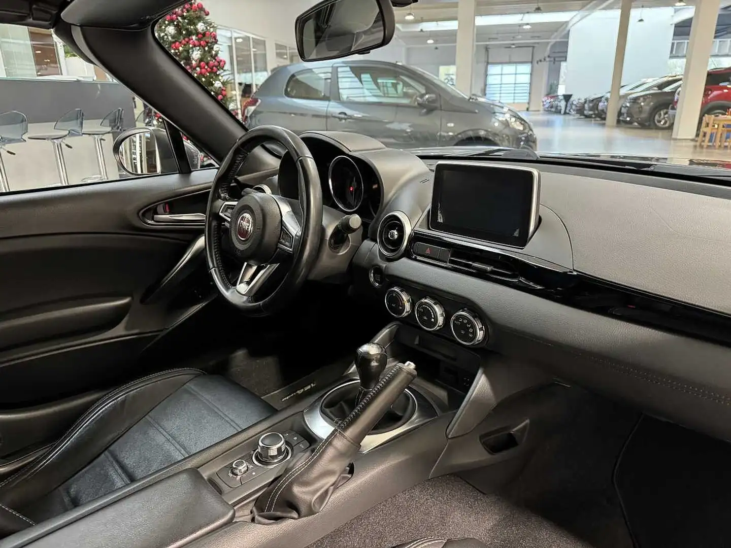 Fiat 124 Spider 1.4 MultiAir Lusso Met Gps + Leder Grau - 2