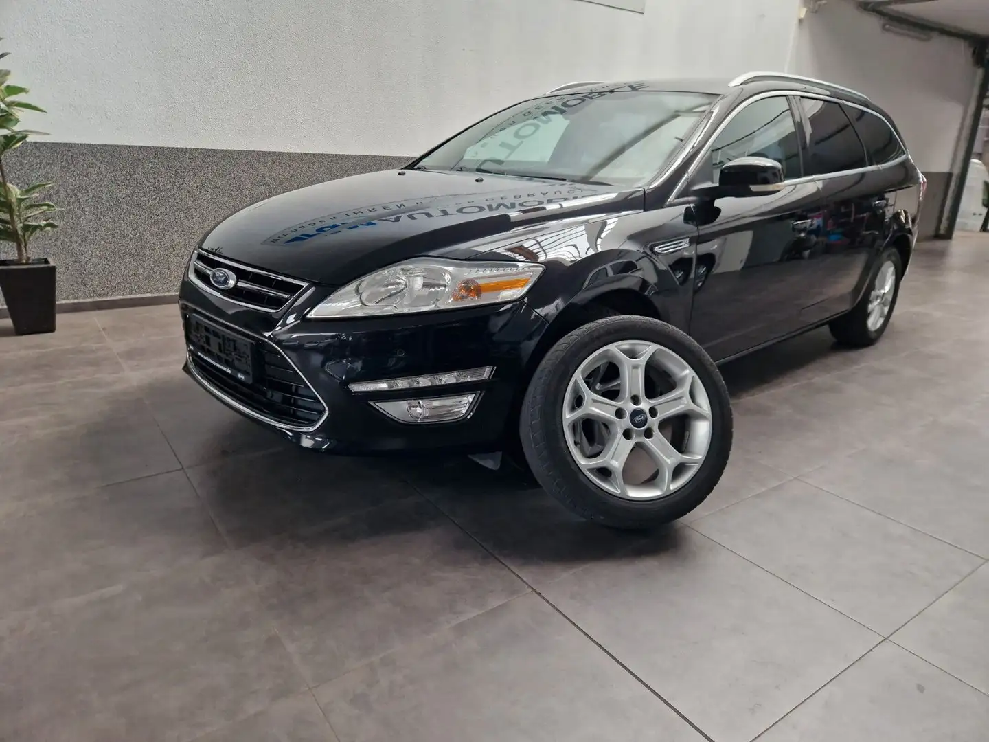 Ford Mondeo 1,6 Business Klimaautomatik Navi PDC Alu Zwart - 1