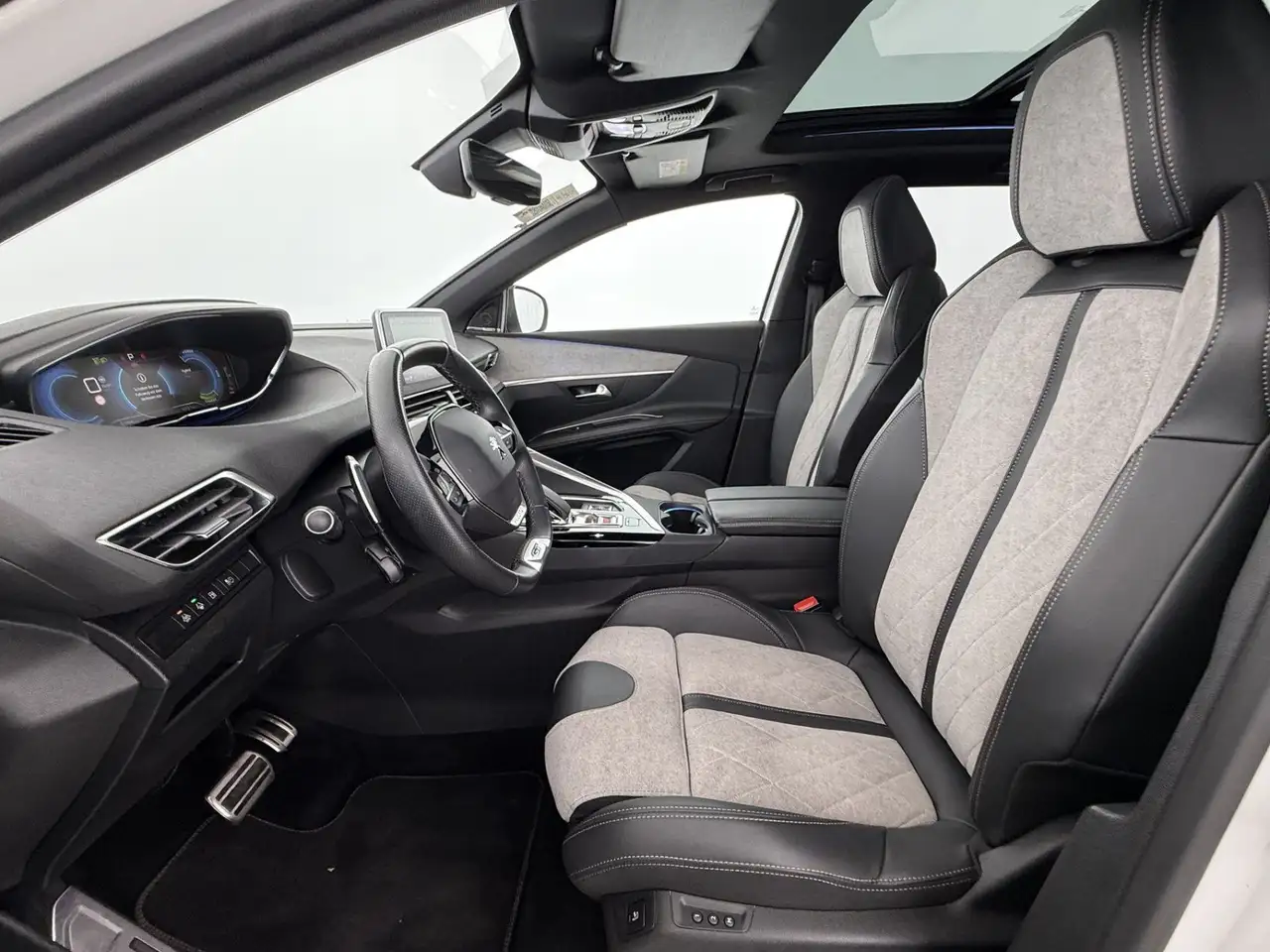 Peugeot 3008 1.6 GT PHEV 4WD Aut LED SKY RADAR NAVI R-CAM, миниатюра 18
