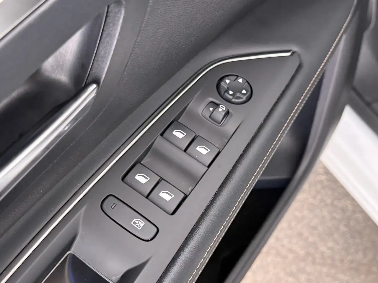 Peugeot 3008 1.6 GT PHEV 4WD Aut LED SKY RADAR NAVI R-CAM, миниатюра 23