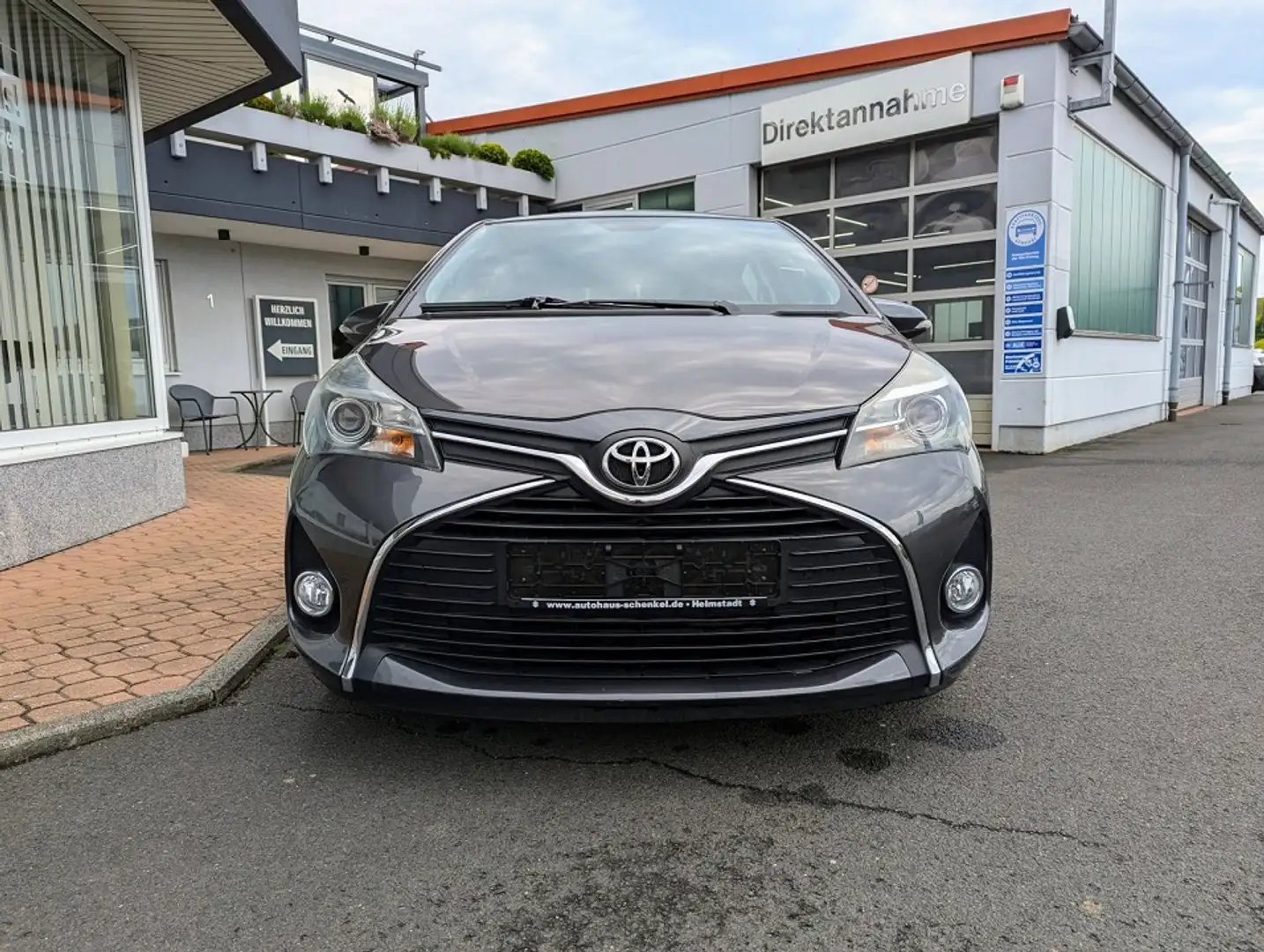 Toyota Yaris 1.0 VVTi Comfort Yaris 1.0 VVTi Comfort Grau - 2