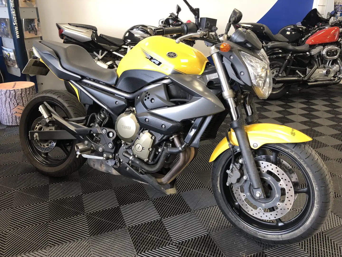 Yamaha XJ 6 Gelb - 1