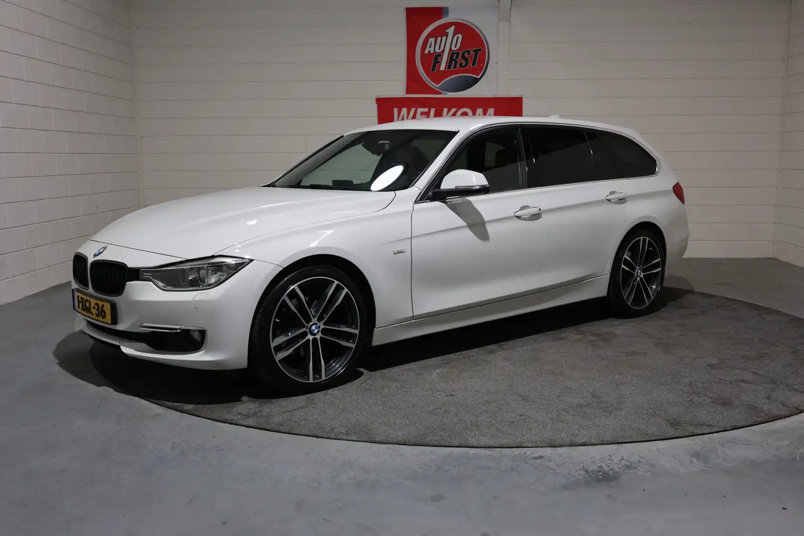 BMW 320 3-serie Touring 320i High Executive, Topstaat, 19 Wit - 1