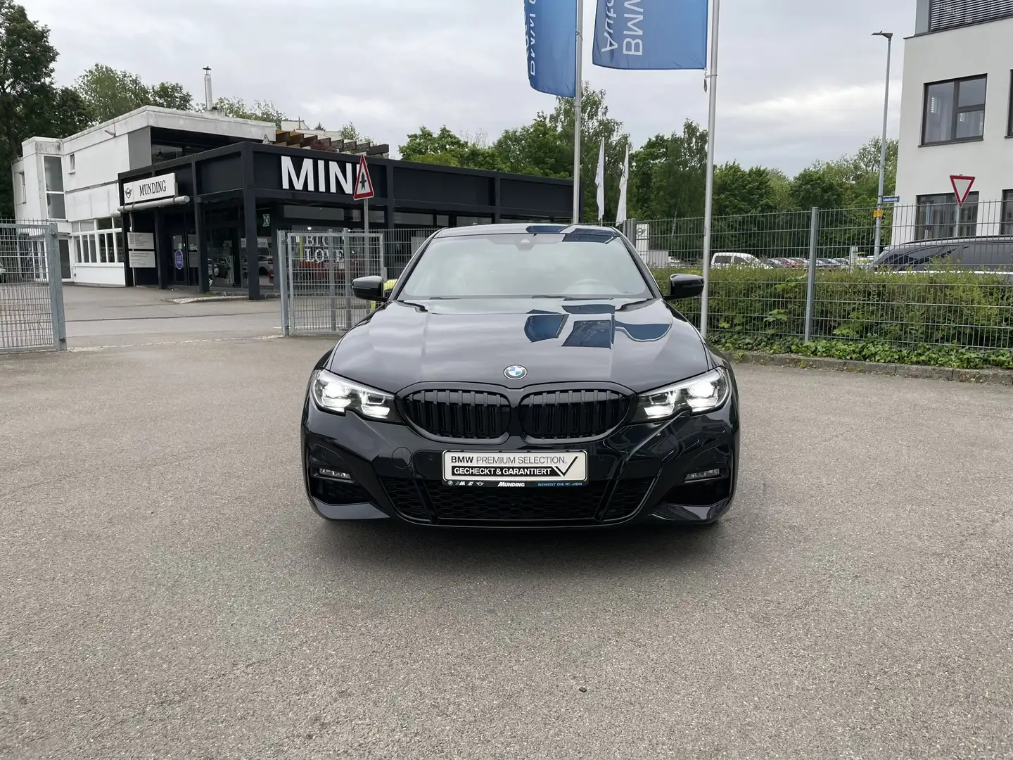 BMW 330 i A Limousine M-Sport HK-HiFi|Navi|DAB|WLAN|SHZ|PD Noir - 1