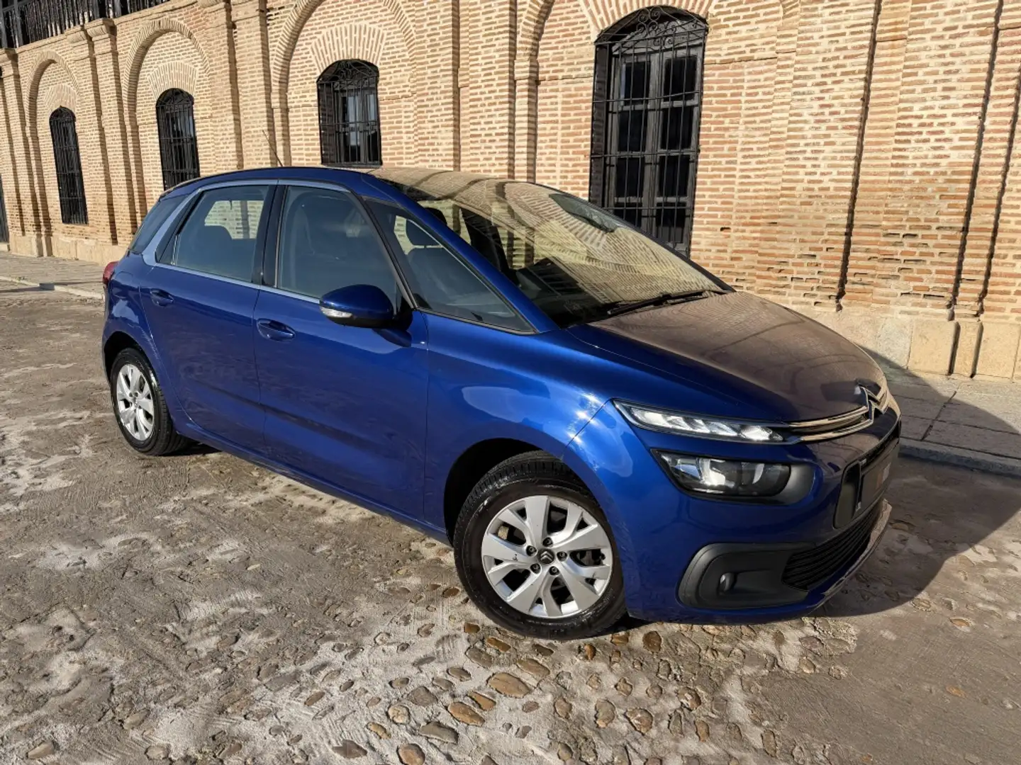 Citroen C4 Picasso 1.2 PureTech S&S Live 110 Blau - 2