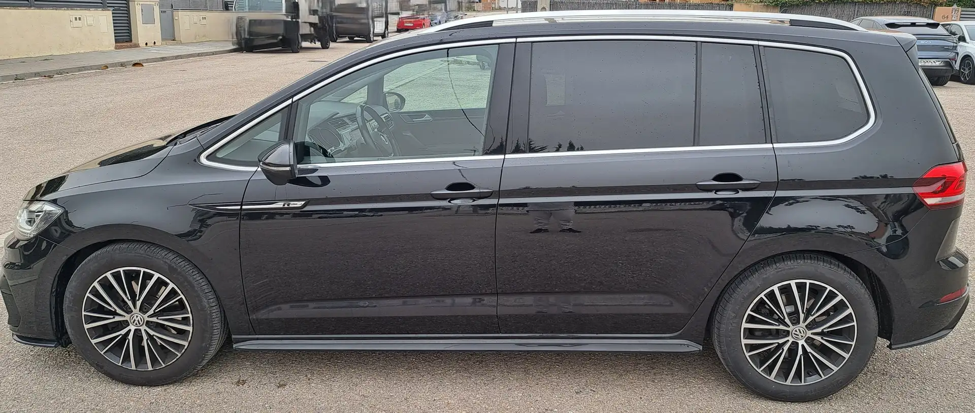 Volkswagen Touran Touran 2.0TDI CR BMT Sport DSG7 140kW Sport Negro - 1