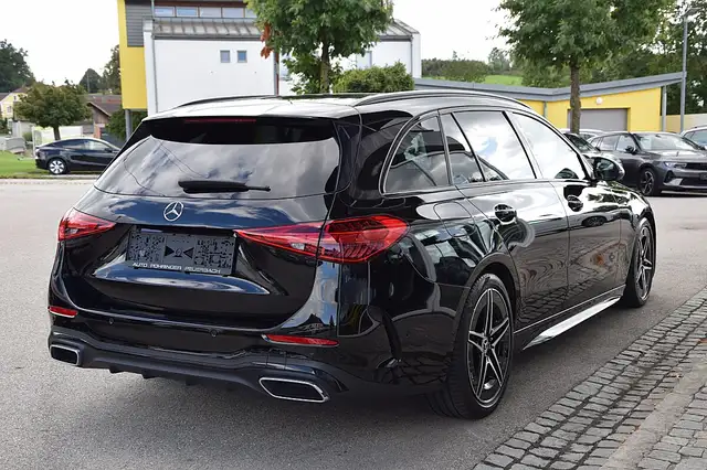 Mercedes-Benz C-Class view 3