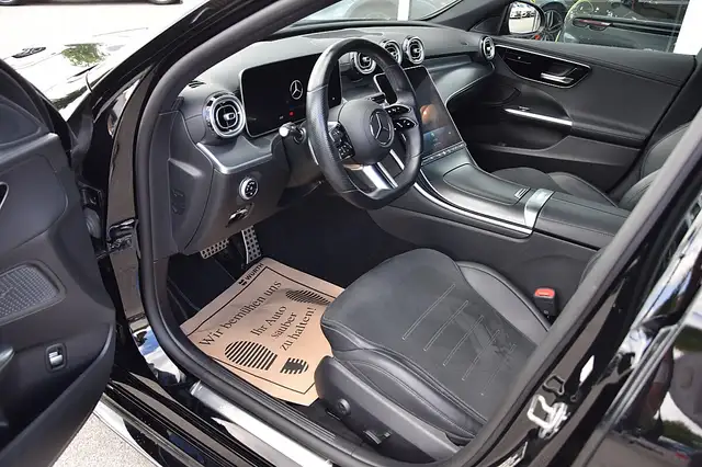 Mercedes-Benz C-Class view 4