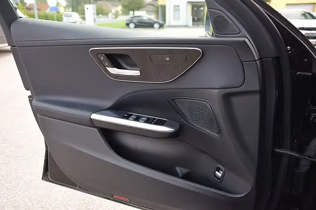 Mercedes-Benz C-Class view 12