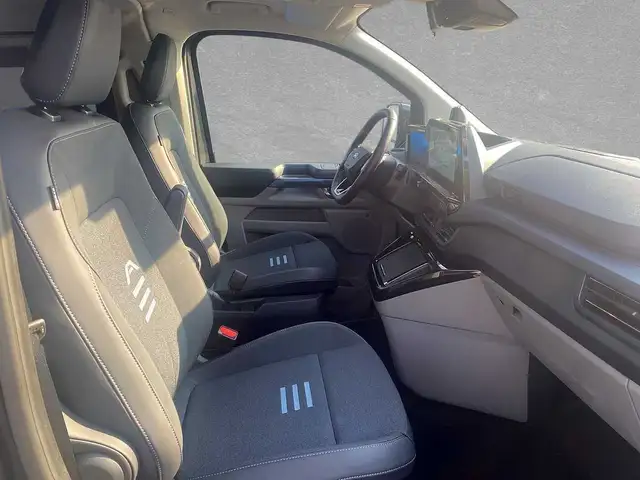 Ford Tourneo Custom view 3