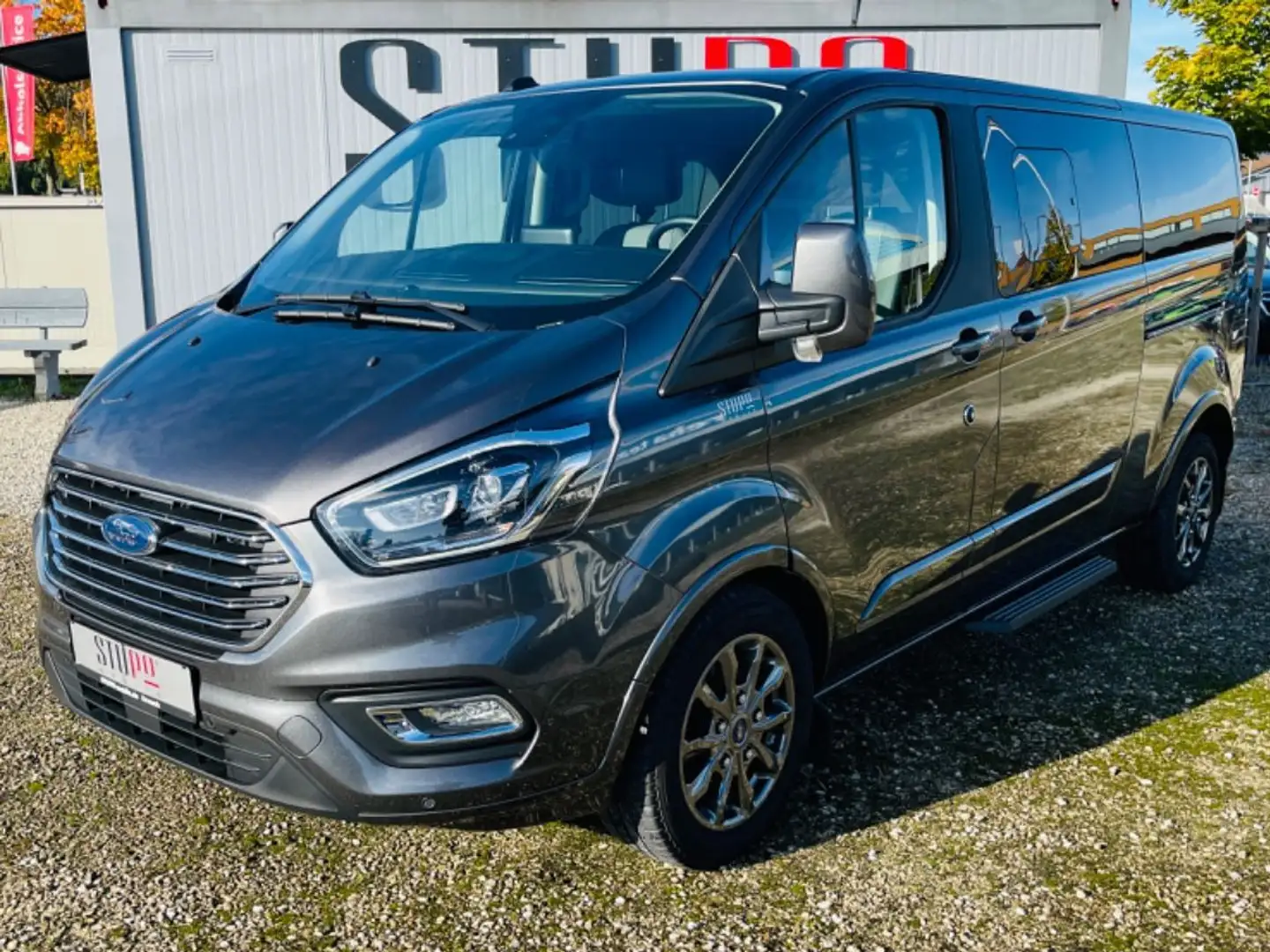 Ford Tourneo Custom 320 L2 8-Sitzer AHK Titanium Grau - 1