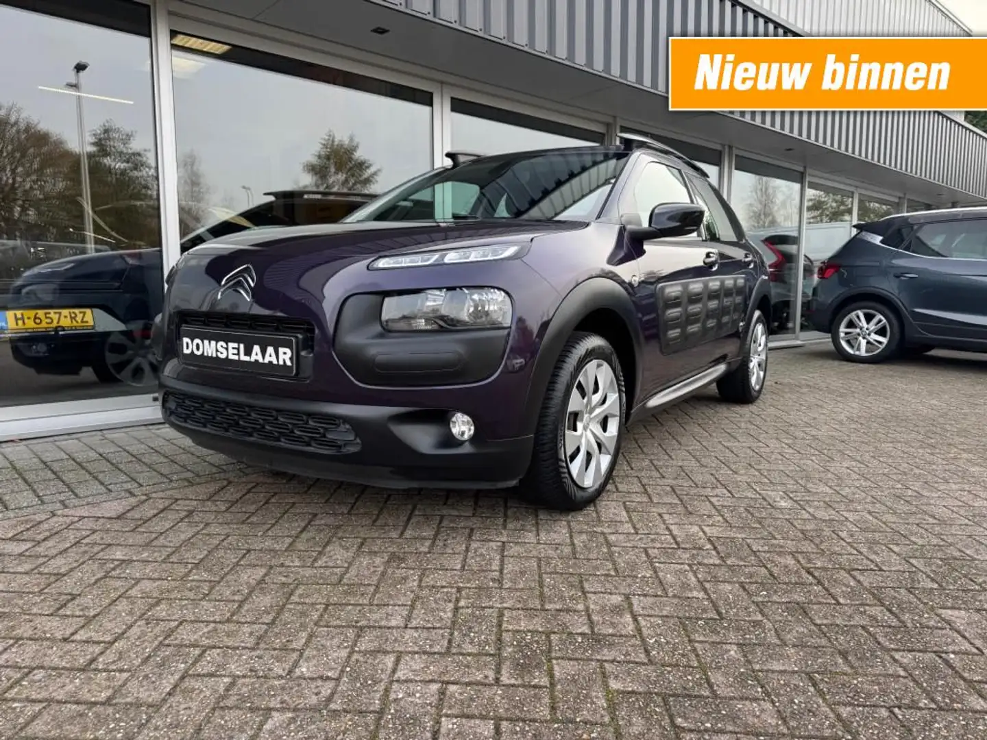 Citroen C4 Cactus 1.2 PureTech Business Paars - 1